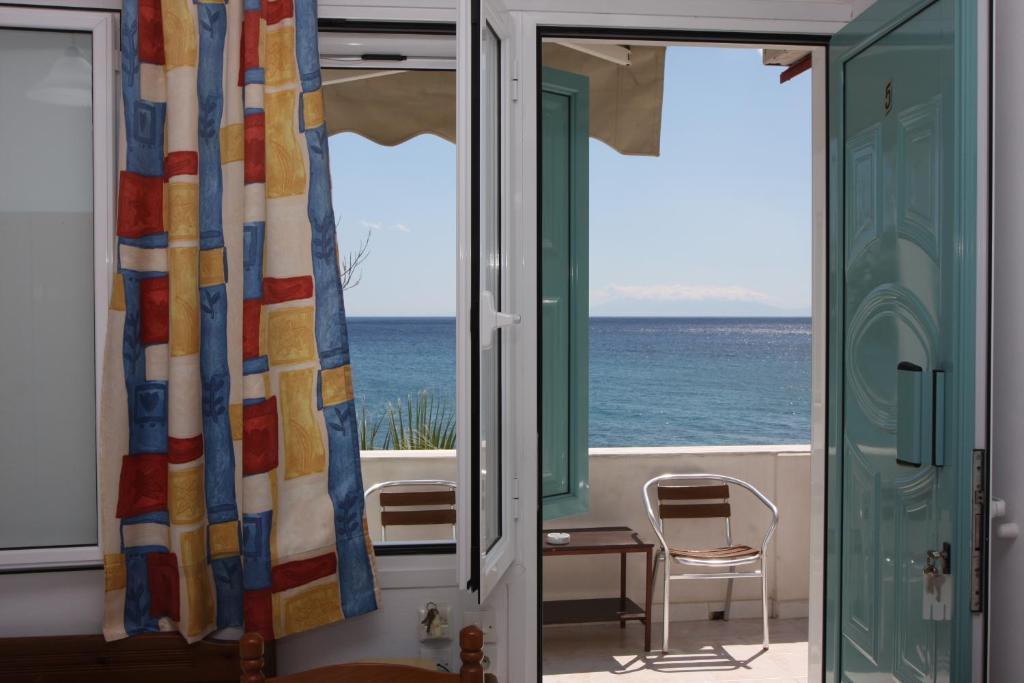 Akrogiali Hotel Plomari Zimmer foto